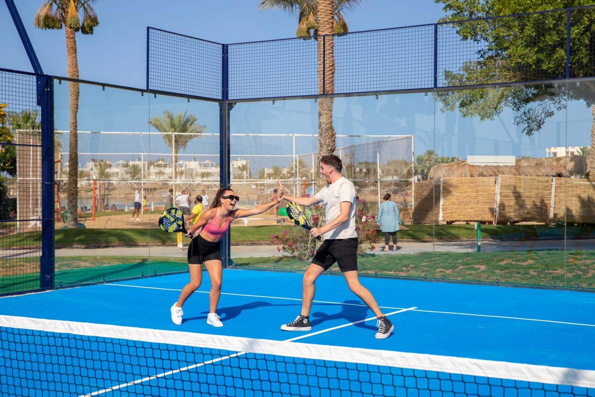Desert Rose Resort Hurghada Exterior photo A paddle tennis court